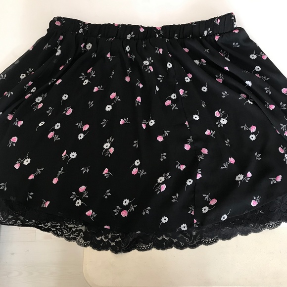 Torrid Dresses & Skirts - TORRID Black Floral Chiffon Midi Skirt Woman's